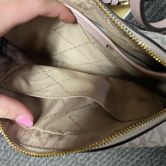 Brand New with tags !! Michael Kors Pink Logo Crossbody Bag & Backpack Set - Picture 6 of 7